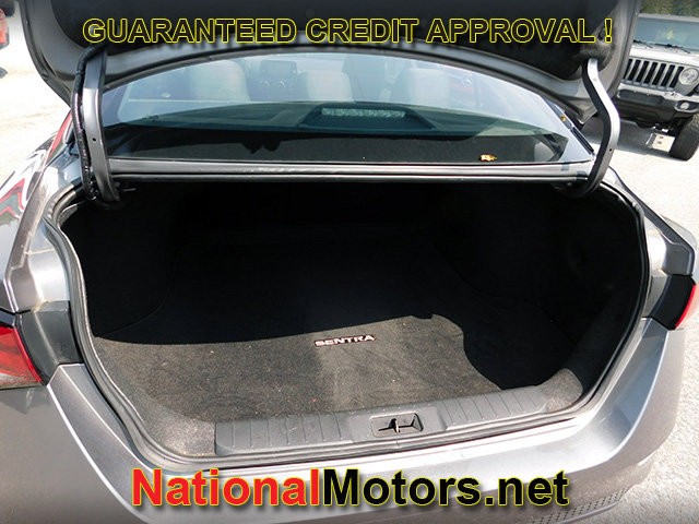 Nissan Sentra Vehicle Full-screen Gallery Image 09
