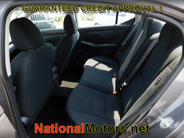 Nissan Sentra Vehicle Full-screen Gallery Image 11