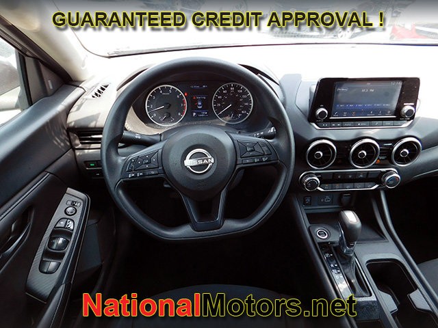 Nissan Sentra Vehicle Full-screen Gallery Image 12