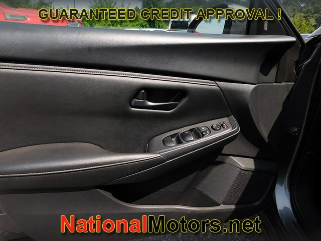 Nissan Sentra Vehicle Full-screen Gallery Image 13
