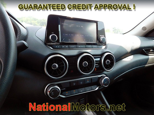 Nissan Sentra Vehicle Full-screen Gallery Image 17