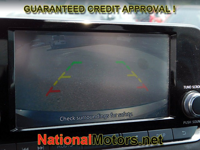 Nissan Sentra Vehicle Full-screen Gallery Image 18