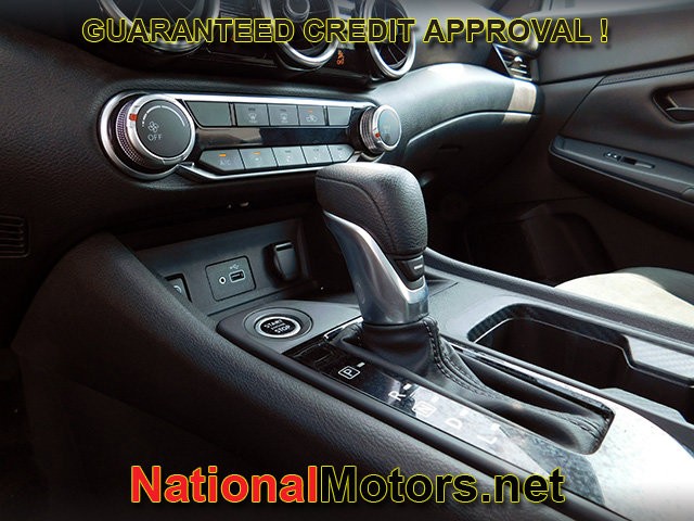 Nissan Sentra Vehicle Full-screen Gallery Image 19