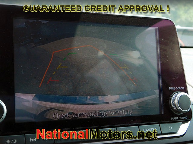 Nissan Altima Vehicle Full-screen Gallery Image 17