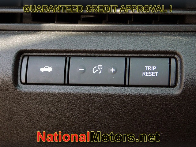 Nissan Altima Vehicle Full-screen Gallery Image 21