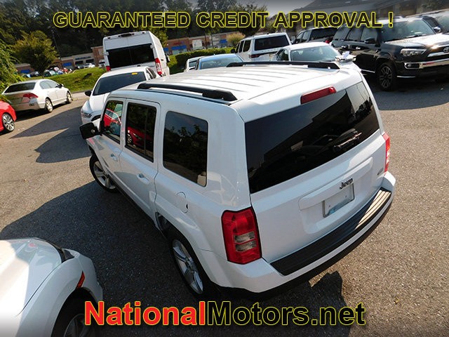 Jeep Patriot Vehicle Full-screen Gallery Image 06