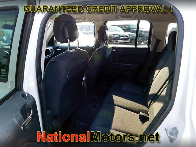 Jeep Patriot Vehicle Full-screen Gallery Image 10
