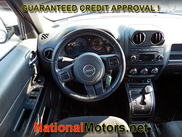 Jeep Patriot Vehicle Full-screen Gallery Image 11