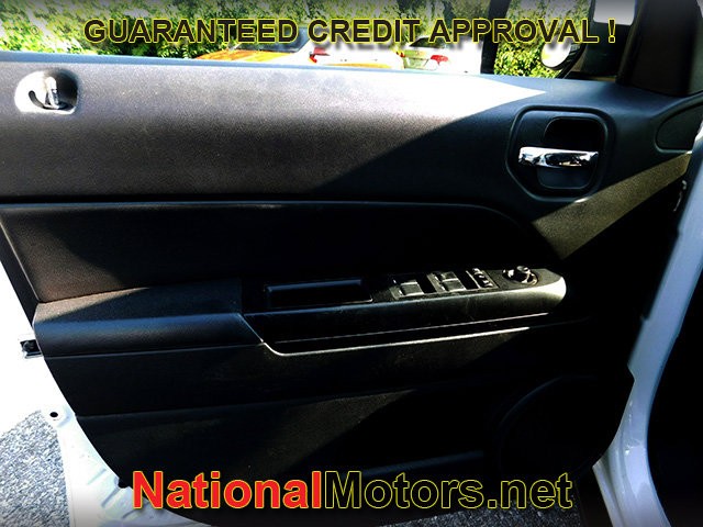 Jeep Patriot Vehicle Full-screen Gallery Image 12