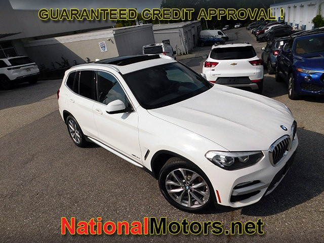 BMW X3 Vehicle Full-screen Gallery Image 02