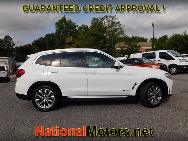 BMW X3 Vehicle Full-screen Gallery Image 05