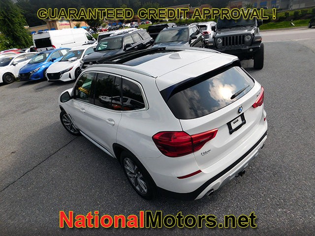 BMW X3 Vehicle Full-screen Gallery Image 08