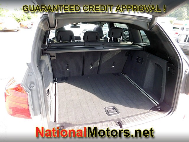 BMW X3 Vehicle Full-screen Gallery Image 11