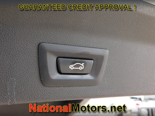 BMW X3 Vehicle Full-screen Gallery Image 12