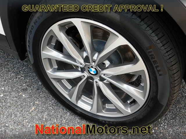 BMW X3 Vehicle Full-screen Gallery Image 13