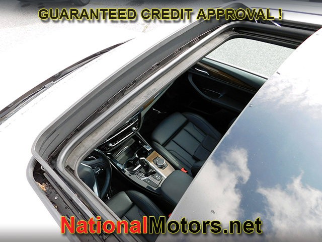 BMW X3 Vehicle Full-screen Gallery Image 14