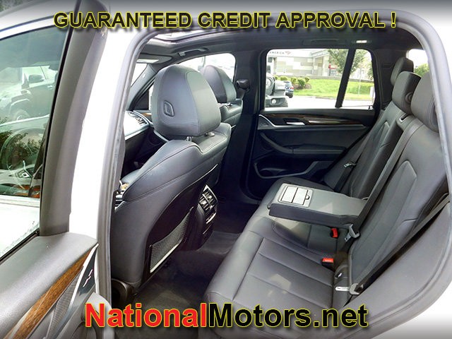 BMW X3 Vehicle Full-screen Gallery Image 16