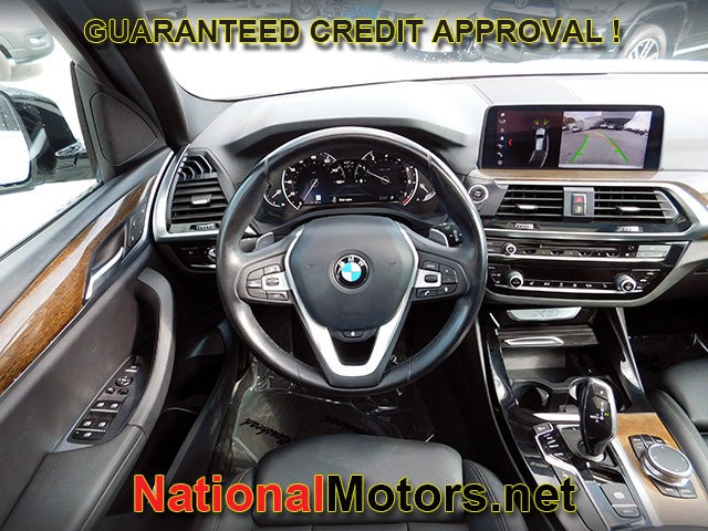 BMW X3 Vehicle Full-screen Gallery Image 18