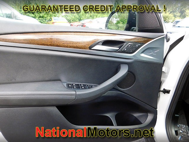 BMW X3 Vehicle Full-screen Gallery Image 19