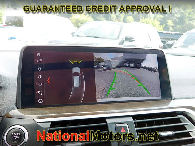 BMW X3 Vehicle Full-screen Gallery Image 24