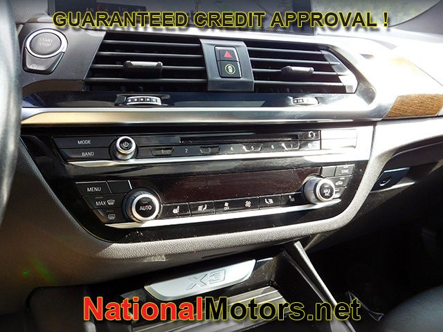 BMW X3 Vehicle Full-screen Gallery Image 26
