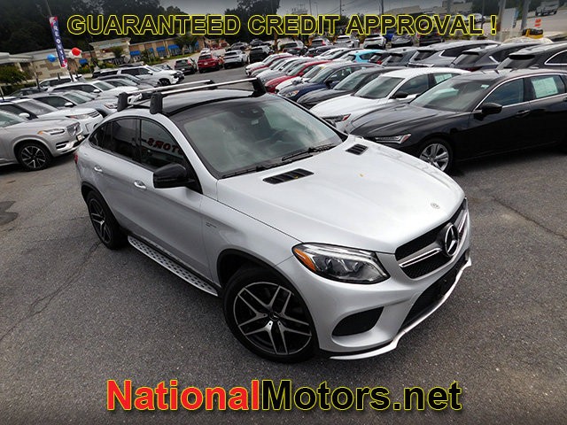 Mercedes-Benz GLE Vehicle Full-screen Gallery Image 02