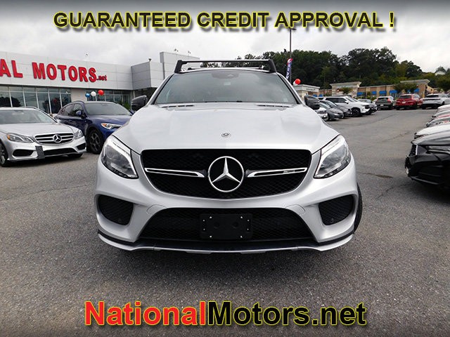 Mercedes-Benz GLE Vehicle Full-screen Gallery Image 03