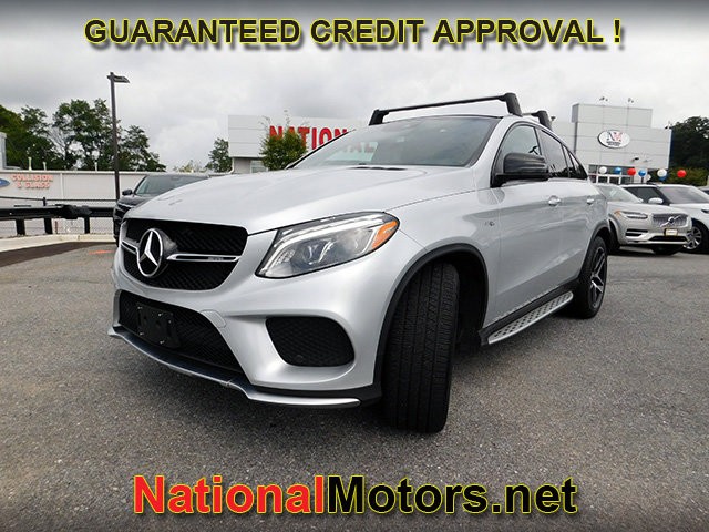 Mercedes-Benz GLE Vehicle Full-screen Gallery Image 04