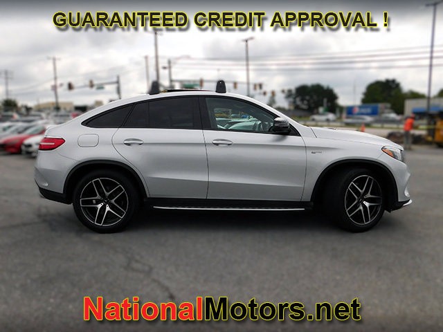 Mercedes-Benz GLE Vehicle Full-screen Gallery Image 05