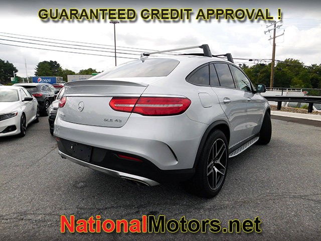 Mercedes-Benz GLE Vehicle Full-screen Gallery Image 06