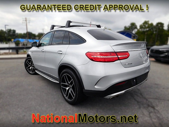 Mercedes-Benz GLE Vehicle Full-screen Gallery Image 07