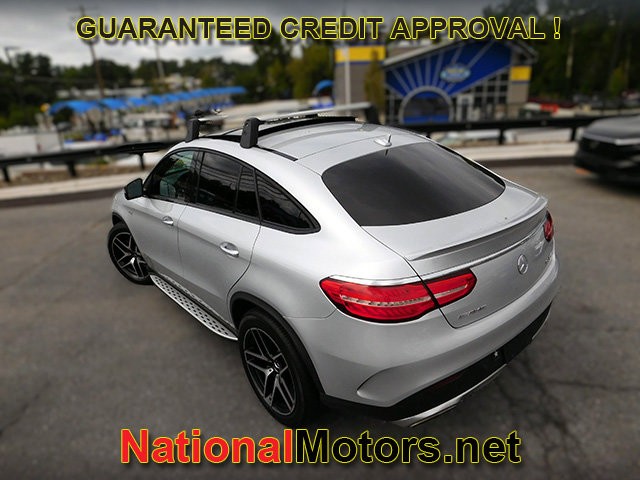 Mercedes-Benz GLE Vehicle Full-screen Gallery Image 08