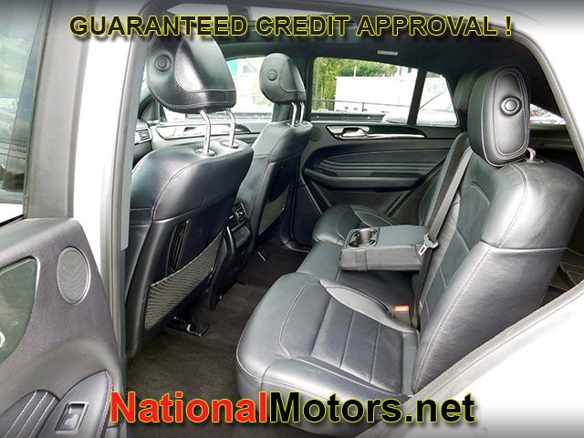 Mercedes-Benz GLE Vehicle Full-screen Gallery Image 14