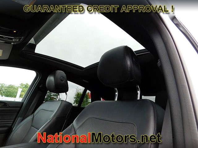 Mercedes-Benz GLE Vehicle Full-screen Gallery Image 20
