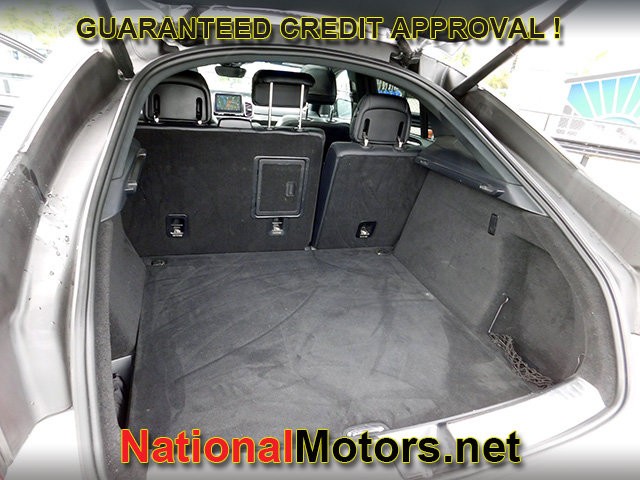 Mercedes-Benz GLE Vehicle Full-screen Gallery Image 21