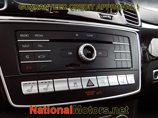 Mercedes-Benz GLE Vehicle Full-screen Gallery Image 25