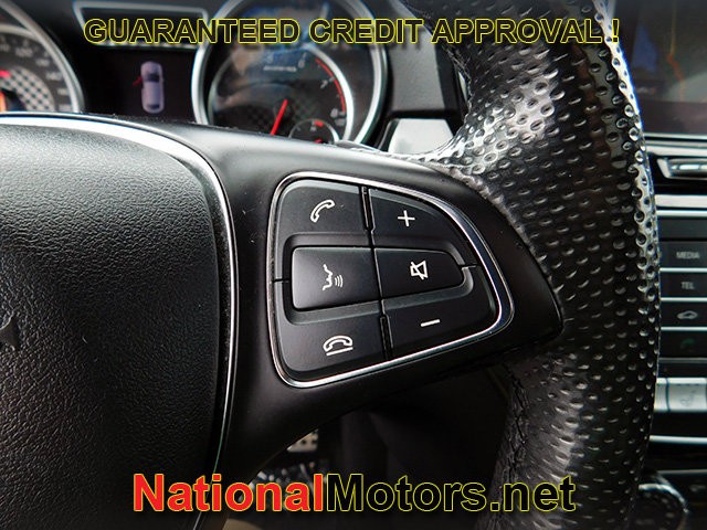 Mercedes-Benz GLE Vehicle Full-screen Gallery Image 29