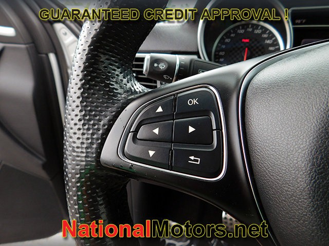 Mercedes-Benz GLE Vehicle Full-screen Gallery Image 30
