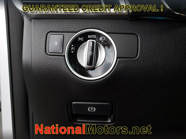 Mercedes-Benz GLE Vehicle Full-screen Gallery Image 32
