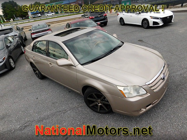 Toyota Avalon Vehicle Full-screen Gallery Image 02