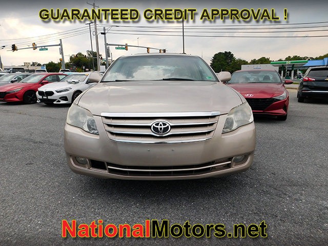 Toyota Avalon Vehicle Full-screen Gallery Image 03