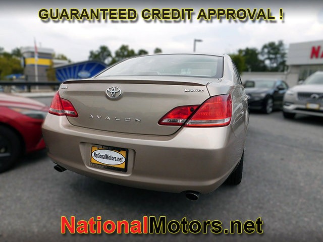 Toyota Avalon Vehicle Full-screen Gallery Image 06