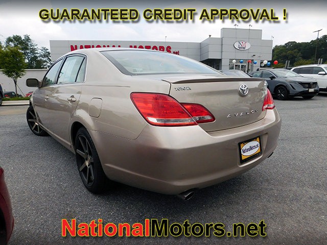 Toyota Avalon Vehicle Full-screen Gallery Image 07