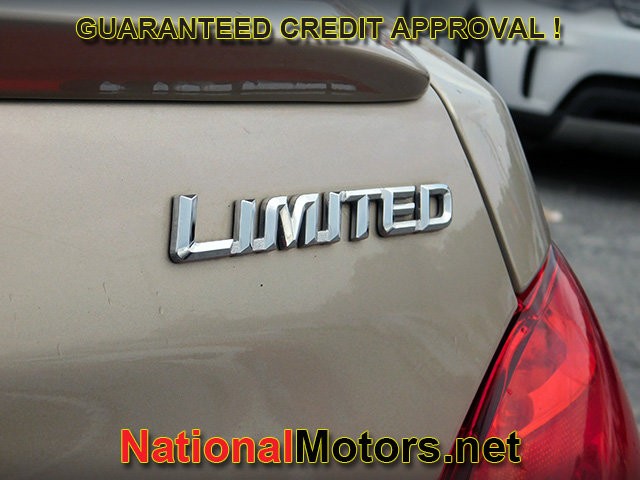 Toyota Avalon Vehicle Full-screen Gallery Image 09