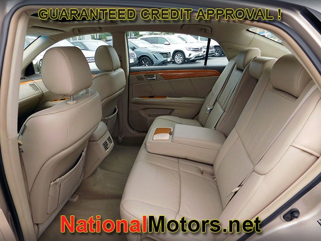 Toyota Avalon Vehicle Full-screen Gallery Image 13