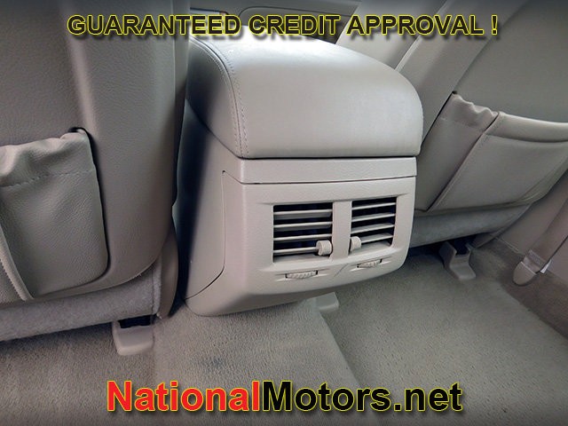 Toyota Avalon Vehicle Full-screen Gallery Image 14