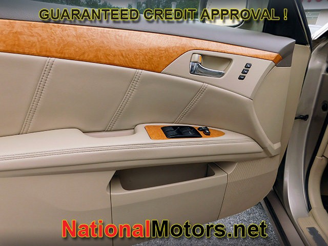 Toyota Avalon Vehicle Full-screen Gallery Image 16