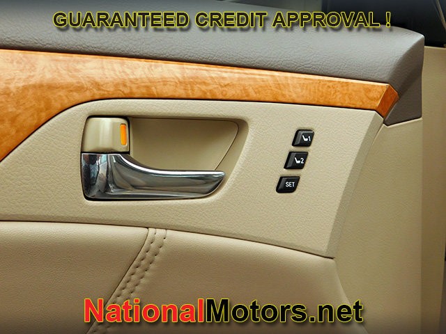 Toyota Avalon Vehicle Full-screen Gallery Image 17