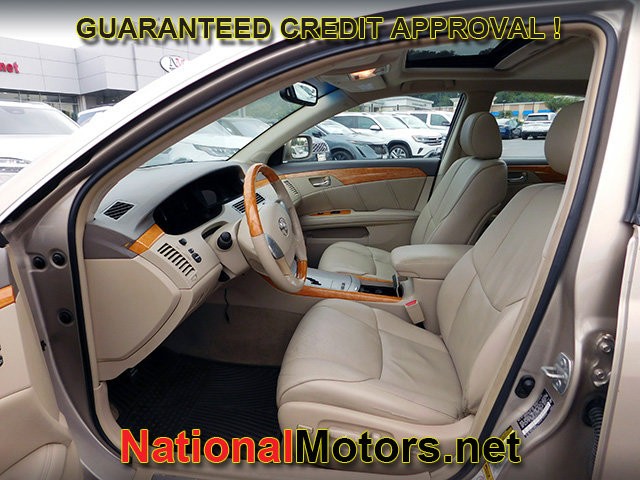 Toyota Avalon Vehicle Full-screen Gallery Image 18