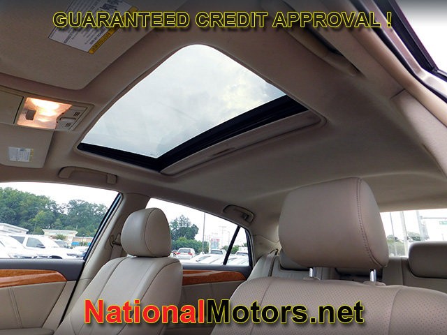 Toyota Avalon Vehicle Full-screen Gallery Image 19